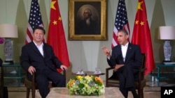 President Barack Obama, right, meets with Chinese President Xi Jinping at the Annenberg Retreat at Sunnylands, June 7, 2013, in Rancho Mirage, California. 