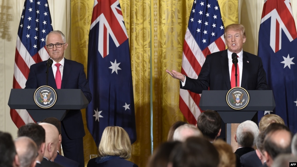 Thủ tướng Úc Malcolm Turnbull (trái) và Tổng Thống Mỹ Donald Trump tại một cuộc họp báo chung ở Tòa Bạch Ốc, Washington, ngày 23/2/2018. AFP PHOTO / SAUL LOEB