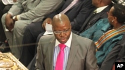 Zimbabwe's Finance Minister Tendai Biti addresses parliament during his presentation of the mid term fiscal policy statement in Harare, July 26, 2011.