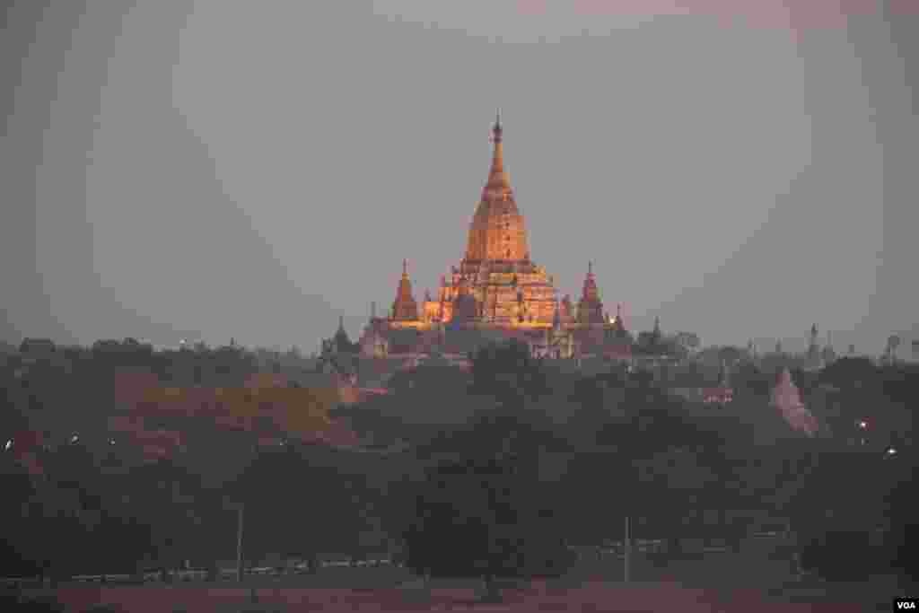 Burma's government wants Bagan to be recognized as a UNESCO World Heritage Site. (D.Schearf/VOA)