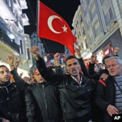 Demonstrators shout slogans and hold Turkey's national flag during a protest against the latest attacks by Kurdish rebels against the Turkish military in Istanbul, Turkey, October 19, 2011.