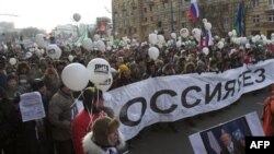 Rusët mbajnë të ndezur flakën e protestës në të ftohtin arktik