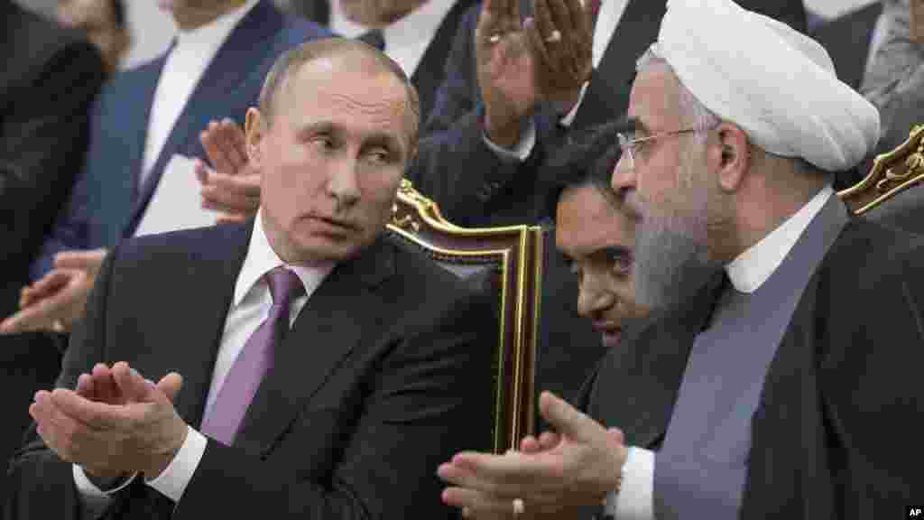 Shugaba Vladimir Putin na Rasha da shugaba Hassan Rouhani na Iran a zauren taron kolin kasashen masu arzikin man gas na duniya