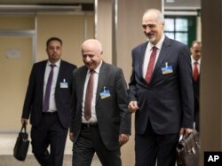 Syrian ambassador to the United Nations and head of the government delegation Bashar al-Ja'afari (R) and his delegation arrive for a meeting with the UN Special Envoy for Syria Staffan de Mistura during Intra Syria peace talks, Dec. 14, 2017, in Geneva.