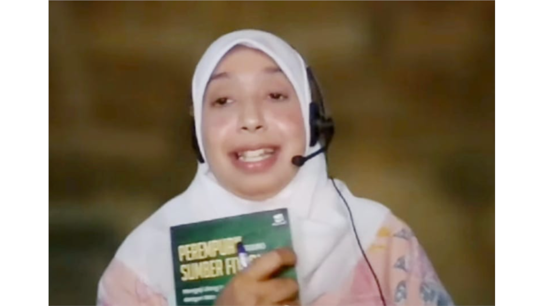 Komika muslimah, Sakdiyah Makruf. (Foto: VOA/NurhadI)