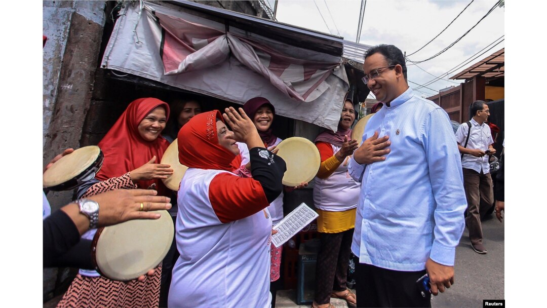 Anies Baswedan bertemu para pendukungnya saat berkampanye untuk Pemilihan Gubernur DKI (Foto: dok).