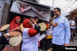 Anies Baswedan bertemu para pendukungnya saat berkampanye untuk Pemilihan Gubernur DKI (Foto: dok).