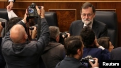 Mariano Rajoy celebra vitória no Senado