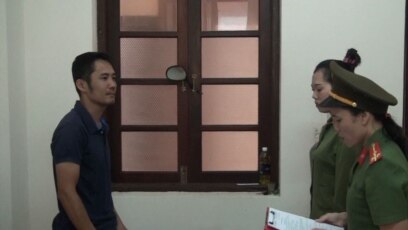 Công an Phú Yên đọc lệnh tạm giam ông Nguyễn Bảo Tiên, nhưng hình ảnh không ghi chú chụp vào ngày nào. Photo Công an Phú Yên.