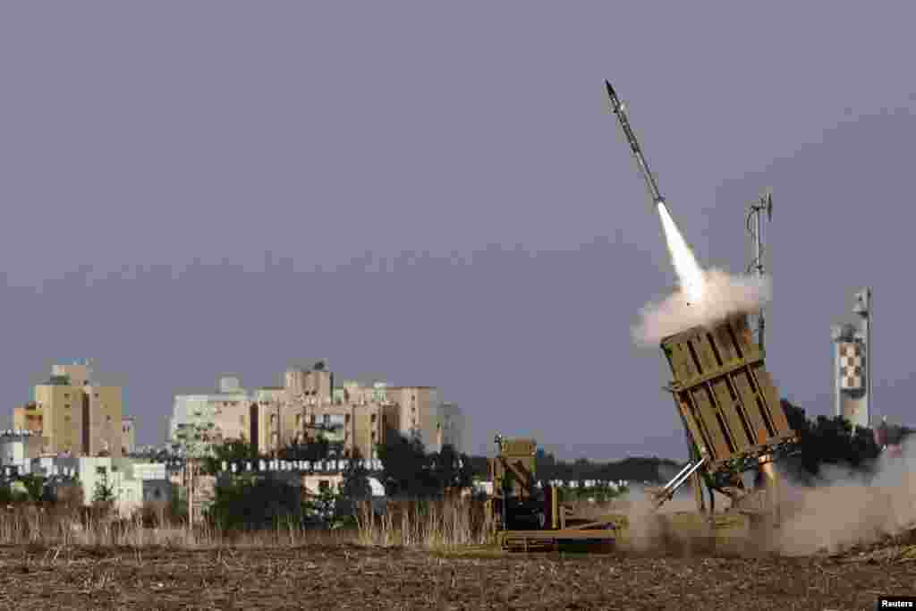 An Iron Dome launcher fires an interceptor rocket in the southern city of Ashdod, Israel, November 16, 2012. 