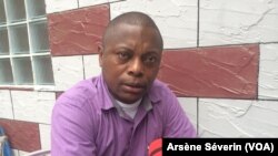 L'activiste Roch Euloge Nzobo, coordonnateur du CDHD, demande à la justice de faire son travail, au Congo, le 31 juillet 2018. (VOA/Arsène Séverin)