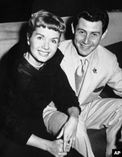 Debbie Reynolds and Eddie Fisher attend the reception at the Prince of Wales Theater, London.