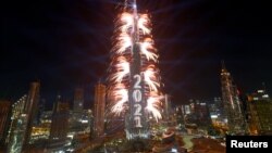 ဆော်ဒီအာရေးဗျနိုင်ငံ Dubai မြို့က နှစ်သစ်ကူးနေ့ည မီးရှုးမီးပန်းဖောက်တဲ့ မြင်ကွင်း။ (ဒီဇင်ဘာ ၃၁၊ ၂၀၂၀)