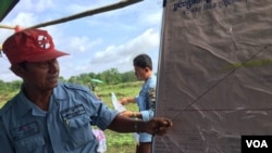 Bin Rotha, chief of a deminer group, at the former battle fields of Cambodian Mine Action Center (CMAC) on July 28, 2016, Tbong Khmum province, Cambodia.​ (Hul Reaksmey/VOA Khmer)