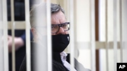 Виктор Бабарико в зале суда. Минск, 17 февраля 2021 