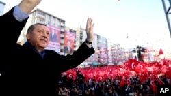 Turkey's President Recep Tayyip Erdogan waves to the crowd during his first official campaign stop in Kahramanmaras, southeastern Turkey, Feb. 17, 2017, ahead of an April 16 national referendum on expanding executive powers.