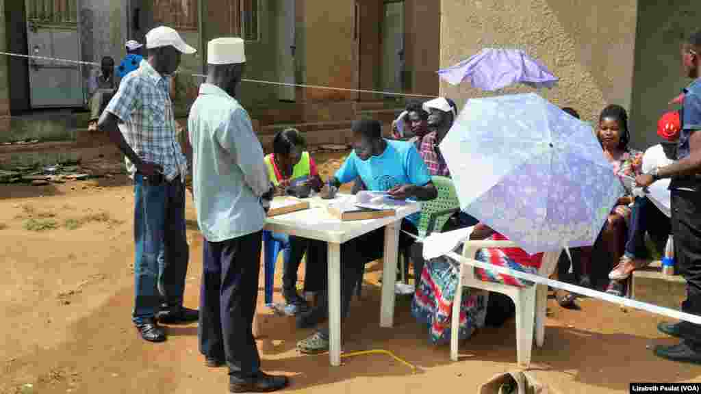 A polling station in the Kamwokya neighborhood of Kampala, Uganda, saw a low turnout during local elections, with only a fraction of those registered arriving to vote, Feb. 24, 2016.