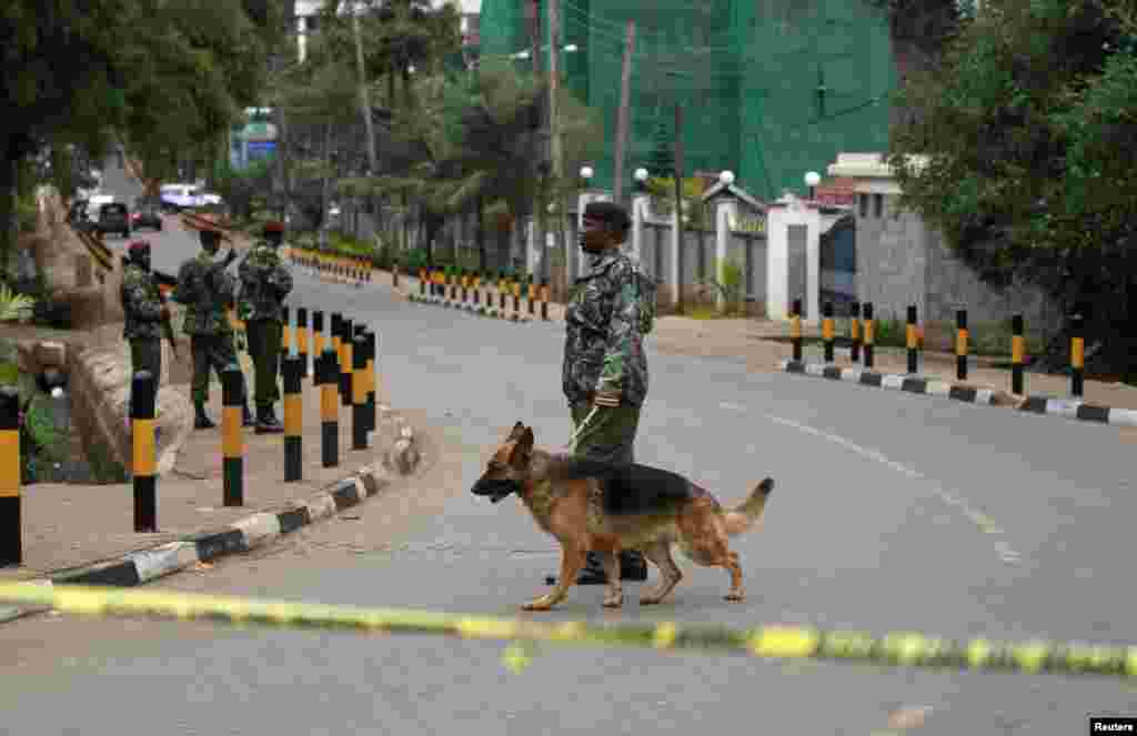 صومالیہ کے دہشت گرد گروپ الشباب نے اس حملے کی ذمہ داری قبول کرتے ہوئے کہا تھا کہ یہ کینیا کی صومالیہ میں فوجی مداخلت کا ردعمل ہے۔