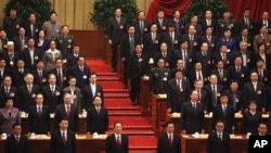 지난 3월 베이징에서 열린 중국 전국인민대표대회. 공산당 상무위원들이 앞줄에 서있다. (자료 사진)