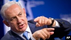 El primer ministro israelí, Benjamin Netanyahu, desestimó las advertencias del secretario John Kerry de que la solución unilateral al problema palestino es inviable.