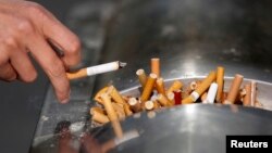 Un reporte advierte que probablemente no se cumpla con la meta de reducir el porcentaje de fumadores en los Estados Unidos a los niveles necesarios.