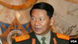 ນາຍພົນໂທ ດວງໃຈ ພິິຈິດ ລັດຖະມົນຕີປ້ອງກັນປະເທດລາວ ນຶ່ງໃນຈຳນວນ ຜູ້ເສຍຊີວິດ ຍ້ອນເຮືອບິນຕົກ.