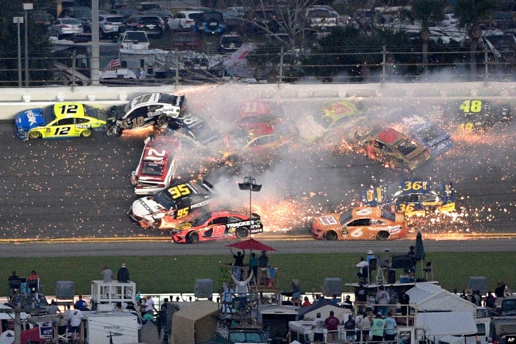 ̱ ÷θ ͳ ġ  &#39;ī ͳ 500(NASCAR Daytona 500)&#39; ִȸ ߵ ߻  ھ ִ.