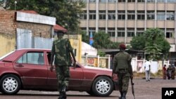 Congolese soldiers talk to a car driver near the area of President Joseph Kabila's office at National palace in the Democratic Republic of Congo's capital Kinshasa (File)