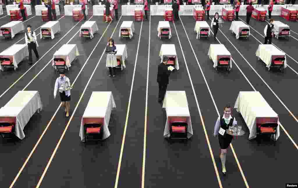 Contestants race with trays holding beer bottles and glasses during a tray carrying competition in Taipei, Taiwan. Waiters and waitresses from Taiwan, Japan, Singapore, the Philippines and China participated in the competition.