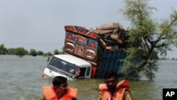 Pakistani army rescuers pass a stranded truck as they search for flood survivors to evacuate from Khairpur Nathan Shah, 4 Sep 2010