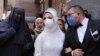 Des masques de protection lors d'une cérémonie de mariage à Qalyub, au nord du Caire, en Égypte, le 16 avril 2020. (REUTERS/Rania Gomaa)