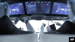 Астронавти наближаються до МКС на "Капіулі Дракон" 11 листопада 2021 року