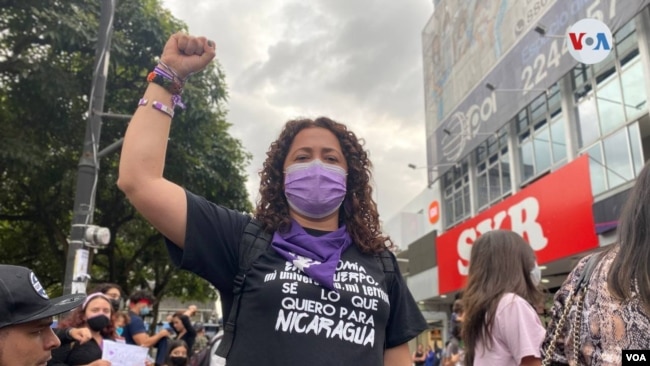 Día Internacional para la Eliminación de la Violencia contra la Mujer marcha nicaragüenses en Costa Rica. [Foto Armando Gómez/VOA].