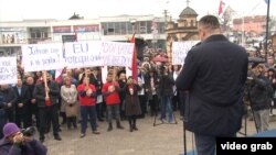 Protest u Gračanici (Foto: Budimir Ničić/Glas Amerike)