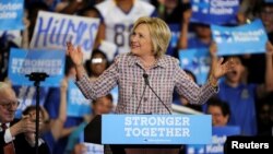 La candidate démocrate Hillary Clinton donnant un discours à Omaha, Nebraska, 1 août 2016. 