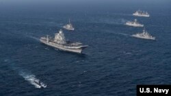 미국, 호주, 인도 해군과 일본 해상자위대 함선들이 지난해 '말라바르 2020' 합동 훈련을 진행하고 있다. (자료사진)