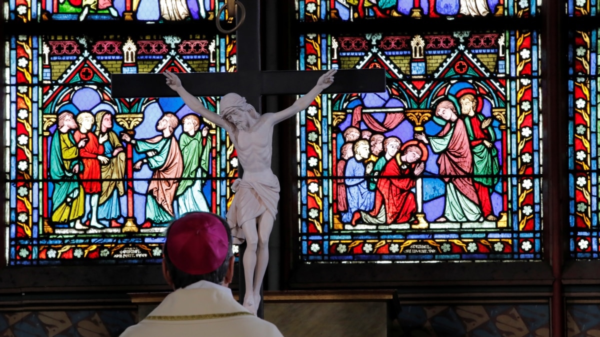 Restorasi Kaca Patri Gereja Notre Dame Dimulai 7669