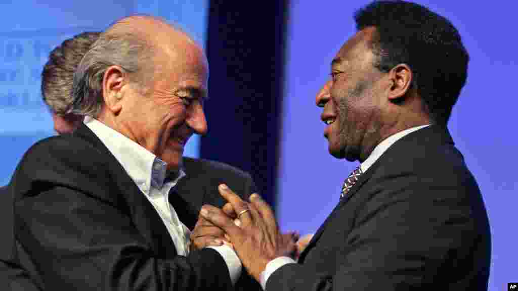 Brazil's soccer legend Pele, right, greets Fifa President Sepp Blatter after a plenary session on the global influence of Sports during the World Economic Forum WEF in Davos, Switzerland, Thursday, Jan 26, 2006. (AP Photo/Keystone, Alessandro della Valle)