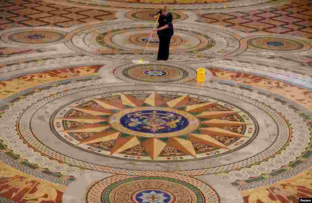 Cleaner Ann Lawler mops the Minton tiled floor of St George&#39;s Hall in Liverpool, northern Britain.