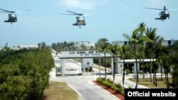 圖為佛羅里達洲基韋斯特（Key West）美國海軍航空基地的大門。