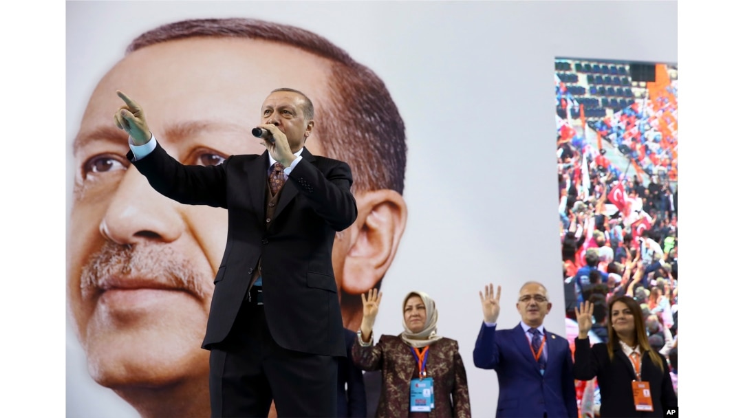 Rajab Toyib Erdog'an omma oldida