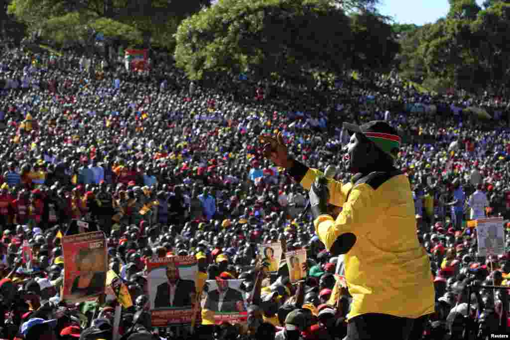 William Ruto mgombea mwenza wa kundi la Jubilee akihutubia wafuasi wake katika mkutano wa hadhara Nairobi