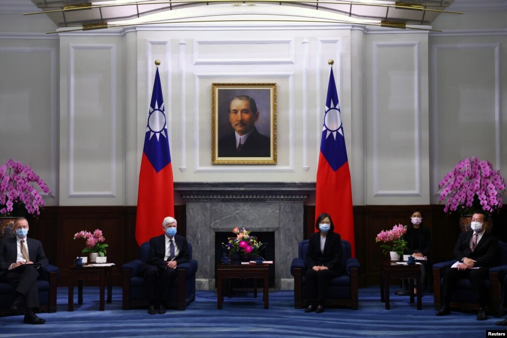 台湾总统蔡英文在台北会晤拜登政府上任后到访台湾的首个美国高层代表团。（2021年4月15日）(photo:VOA)
