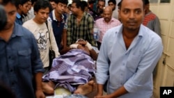 Іnjured publisher Ahmed Rahim Tutul is carried on a stretcher to the Dhaka Medical College Hospital in Dhaka, Bangladesh, Oct. 31, 2015.