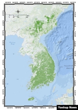 한국 산림청은 분단 70년·제 70회 식목일을 맞아 남북한의 산림현황을 한눈에 비교해 볼 수 있는 '2015년 남북한의 숲' 위성영상자료를 26일 공개했다. 사진은 천리안 위성영상으로 분석한 남북한 산림현황.