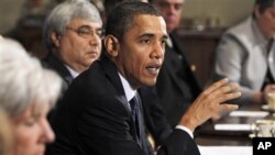 President Barack Obama makes a statement to reporters after meeting with his staff and Cabinet members in the Cabinet Room of the White House in Washington, 4 Nov 2010