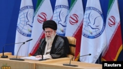 Lãnh tụ Tối cao Iran Ali Khamenei phát biểu trước hội nghị thượng đỉnh Phong trào Phi Liên kết tại Tehran, 30/8/2012