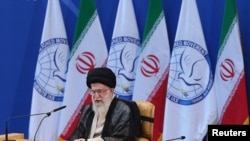 2012年8月30日伊朗最高领导人哈梅内伊在德黑兰举行的不结盟运动会议上发表谈话的资料照片