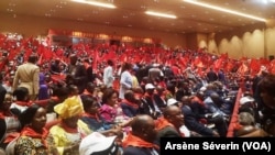 Le 28 décelmbre 2019, les militants du PCT, réunis à Kintélé, ont appelé le président Sassou N'Guesso à se représenter en 2021 (VOA/Arsène Séverin)