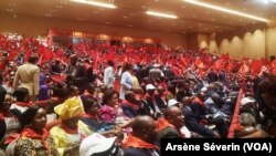 Le 28 décelmbre 2019, les militants du PCT, réunis à Kintélé, ont appelé le président Sassou N'Guesso à se représenter en 2021 (VOA/Arsène Séverin)